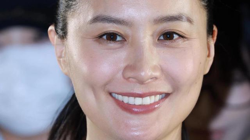 陈法拉金像奖妆容遭吐槽显老复古造型引两极热议